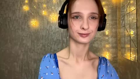 Snapshot of genieflug chatting on 04-15-26, 01:07 Riana online show from 04-15-26, 01:07