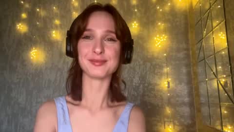 Snapshot of genieflug chatting on 04-20-26, 04:04 Riana online show from 04-20-26, 04:04