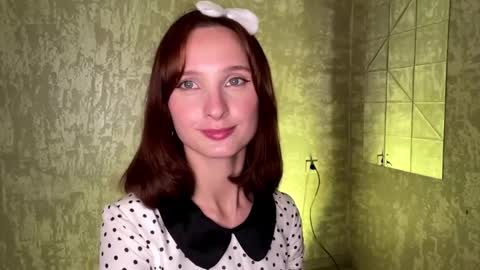 Snapshot of genieflug chatting on 05-07-26, 01:38 Riana online show from 05-07-26, 01:38