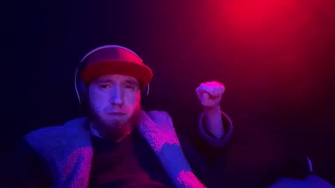 Snapshot of genitalwars chatting on 11-24-25, 07:41 genitalwars online show from 11-24-25, 07:41