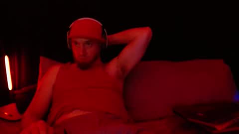 Snapshot of genitalwars chatting on 12-17-25, 01:11 genitalwars online show from 12-17-25, 01:11