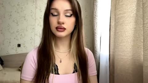 Mia online show from 06-24-26, 05:39