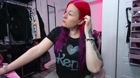 Snapshot of gennyrock chatting on 05-06-26, 03:39 Genny Rock and online show from 05-06-26, 03:39