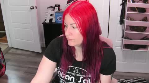 Snapshot of gennyrock chatting on 05-23-26, 03:05 Genny Rock and online show from 05-23-26, 03:05