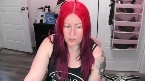 Snapshot of gennyrock chatting on 05-26-26, 04:14 Genny Rock and online show from 05-26-26, 04:14