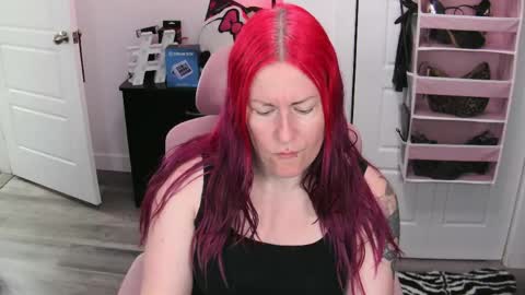 Snapshot of gennyrock chatting on 06-04-26, 12:33 Genny Rock and online show from 06-04-26, 12:33