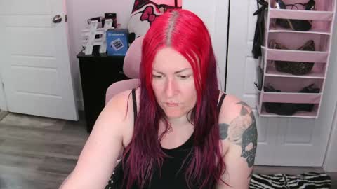 Snapshot of gennyrock chatting on 06-05-26, 11:38 Genny Rock and online show from 06-05-26, 11:38