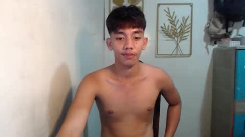 Snapshot of gentlemanlustx chatting on 10-26-25, 02:01 Rayl online show from 10-26-25, 02:01