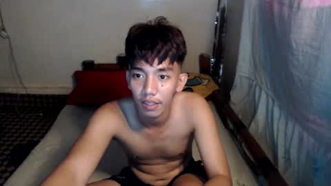 Snapshot of gentlemanlustx chatting on 10-27-25, 02:48 Rayl online show from 10-27-25, 02:48