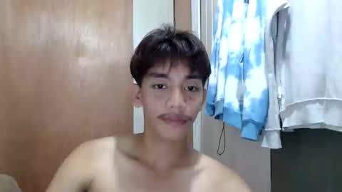 Snapshot of gentlemanlustx chatting on 01-07-26, 07:22 Rayl online show from 01-07-26, 07:22