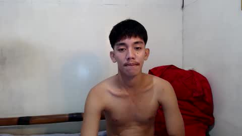 Snapshot of gentlemanlustx chatting on 02-18-26, 06:31 Rayl online show from 02-18-26, 06:31