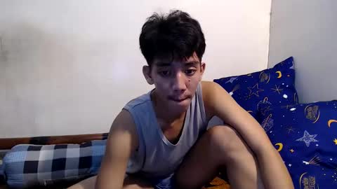 Snapshot of gentlemanlustx chatting on 03-23-26, 04:00 Rayl online show from 03-23-26, 04:00