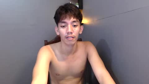Snapshot of gentlemanlustx chatting on 05-01-26, 04:33 Rayl online show from 05-01-26, 04:33