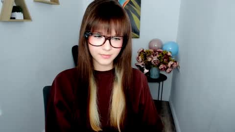 Snapshot of gentltease chatting on 05-27-26, 03:36 Alice online show from 05-27-26, 03:36