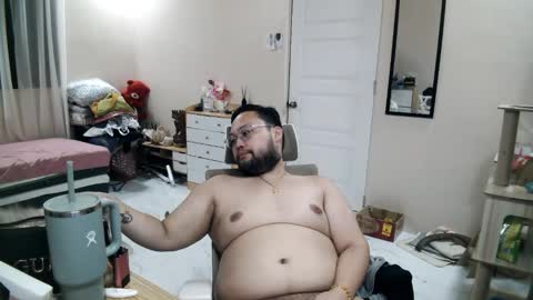 Snapshot of geohgreat chatting on 10-29-25, 12:02 ChubbyG online show from 10-29-25, 12:02