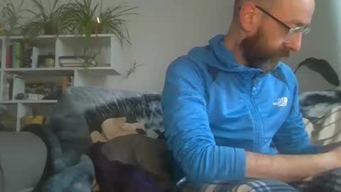 Snapshot of geon2xx chatting on 10-16-25, 04:19 Geon online show from 10-16-25, 04:19