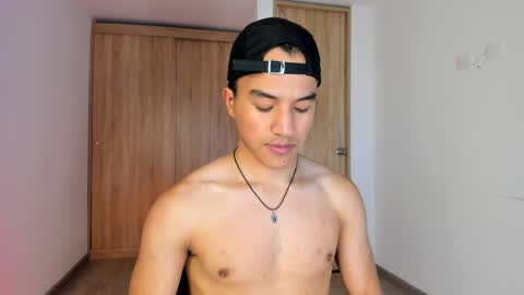 Snapshot of george_cams1 chatting on 05-31-26, 05:04 Jorge online show from 05-31-26, 05:04