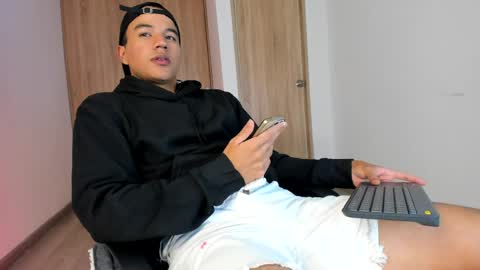 Snapshot of george_cams1 chatting on 06-05-26, 02:40 Jorge online show from 06-05-26, 02:40