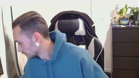 Snapshot of georgek0011 chatting on 11-24-25, 01:05 georgek0011 online show from 11-24-25, 01:05