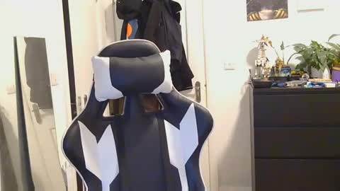 Snapshot of georgek0011 chatting on 04-12-26, 12:26 georgek0011 online show from 04-12-26, 12:26