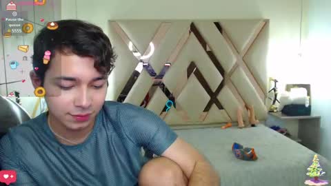 Snapshot of georgesmith_1 chatting on 12-19-24, 04:02 GEORGE online show from 12-19-24, 04:02