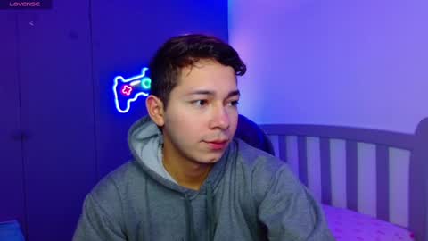 Snapshot of georgesmith_1 chatting on 01-20-25, 01:39 GEORGE online show from 01-20-25, 01:39