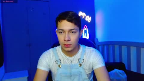 Snapshot of georgesmith_1 chatting on 01-23-25, 01:41 GEORGE online show from 01-23-25, 01:41