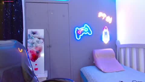 Snapshot of georgesmith_1 chatting on 01-28-25, 02:21 GEORGE online show from 01-28-25, 02:21