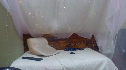 Snapshot of georgesmith_1 chatting on 02-06-25, 02:11 GEORGE online show from 02-06-25, 02:11