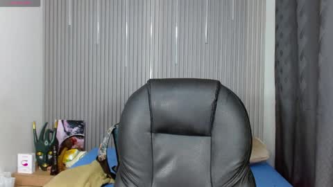 Snapshot of georgesmith_1 chatting on 06-07-26, 03:43 GEORGE online show from 06-07-26, 03:43