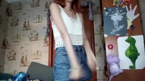 Snapshot of georgianahaeussler chatting on 05-12-26, 04:15 Ellie online show from 05-12-26, 04:15