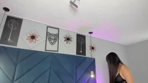 Snapshot of georgina_sensuelle chatting on 12-17-25, 11:05 Georgina online show from 12-17-25, 11:05