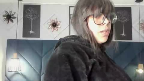 Snapshot of georgina_sensuelle chatting on 06-12-26, 10:47 Georgina online show from 06-12-26, 10:47