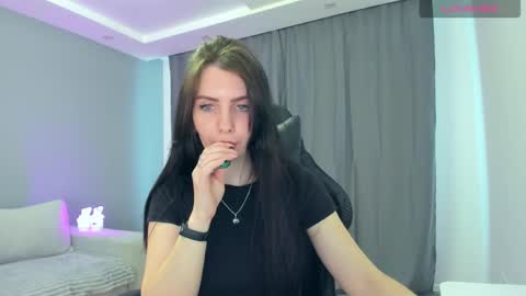 Snapshot of georginaroads chatting on 02-27-25, 02:43 GeorginaRoads online show from 02-27-25, 02:43