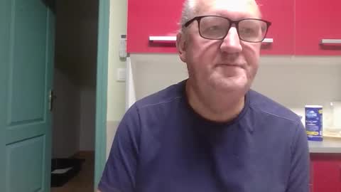 gerardlp131313 online show from 10-28-25, 08:22