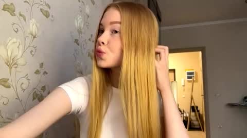 Amelia online show from 10-20-25, 09:43