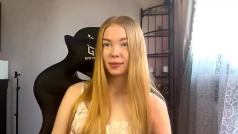 Amelia online show from 11-17-25, 05:24