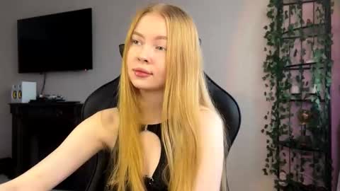 Amelia online show from 11-26-25, 06:36