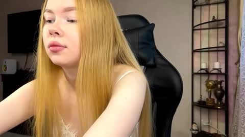 Amelia online show from 11-29-25, 05:10