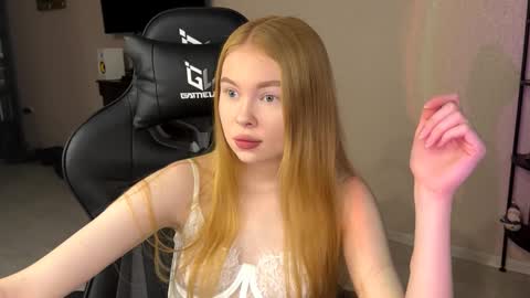 Amelia online show from 12-01-25, 05:12