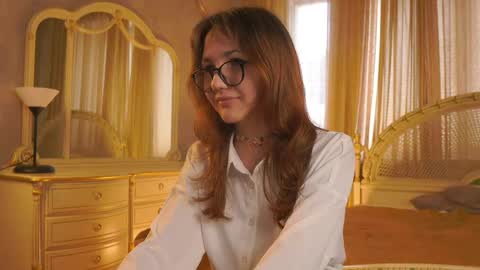 Snapshot of gertrudisshinn chatting on 06-10-26, 12:26 Kristy online show from 06-10-26, 12:26