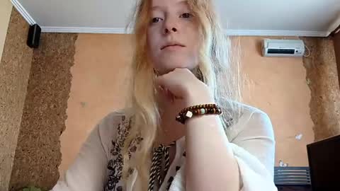 Snapshot of gertrudisturbe chatting on 05-19-26, 03:02 Kate online show from 05-19-26, 03:02