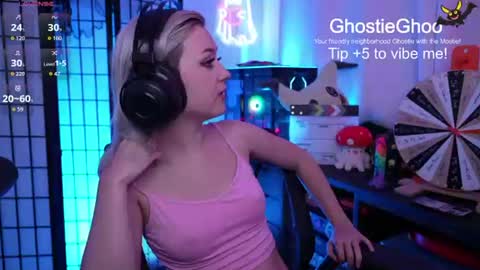 Snapshot of ghostieghoo chatting on 06-12-26, 07:35 Ghostie online show from 06-12-26, 07:35