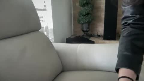 Snapshot of gia_is_horny chatting on 12-26-24, 09:26 The Queen of Squirt online show from 12-26-24, 09:26