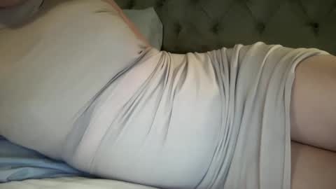 Snapshot of gia_is_horny chatting on 03-11-25, 03:37 The Queen of Squirt online show from 03-11-25, 03:37