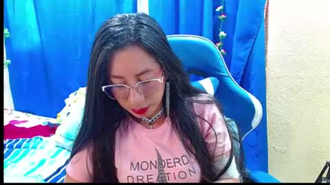 Snapshot of gia_leinn chatting on 06-22-26, 04:59 Gia online show from 06-22-26, 04:59