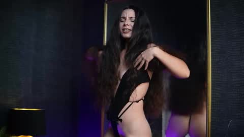 Snapshot of giaeasyice chatting on 11-12-25, 08:30 Gia online show from 11-12-25, 08:30