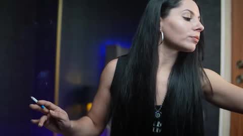 Snapshot of giaeasyice chatting on 11-28-25, 08:44 Gia online show from 11-28-25, 08:44