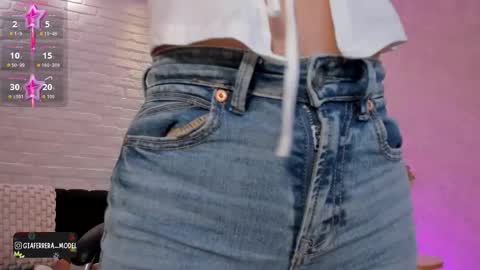 Gia Ferrera online show from 10-18-25, 07:25