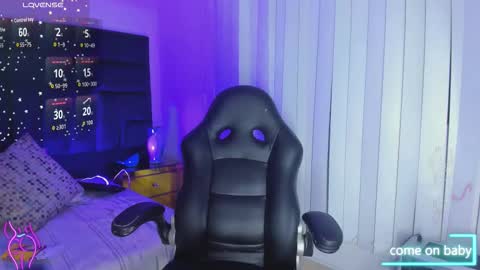 Gia  online show from 10-24-25, 04:47